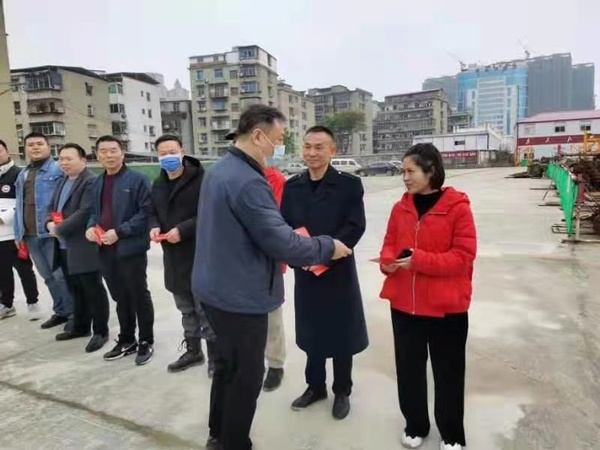 1613721044833605.jpg 南昌市政建設集團領導春節(jié)慰問春節(jié)值班員工6004.jpg