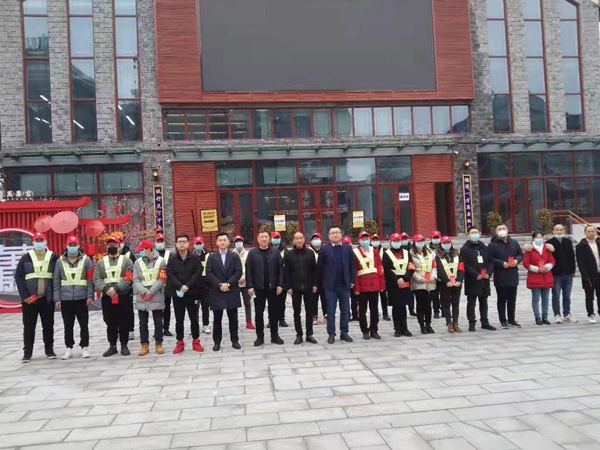 1613721052276362.jpg 南昌市政建設集團領導春節(jié)慰問春節(jié)值班員工6003.jpg