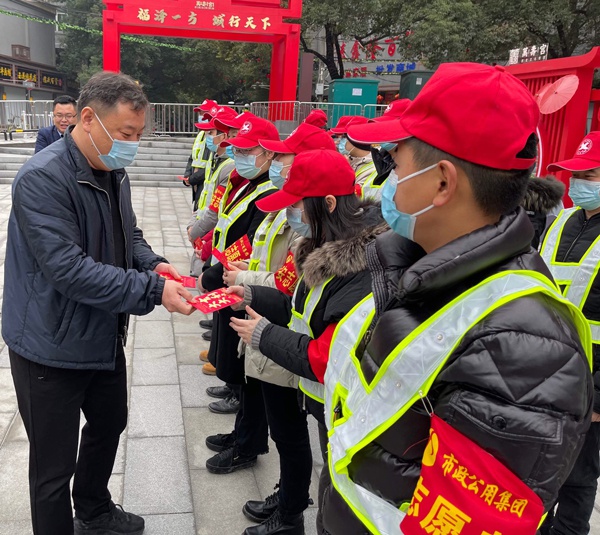 1613781747454992.jpg 南昌市政建設集團領導春節(jié)慰問春節(jié)值班員工6002.jpg