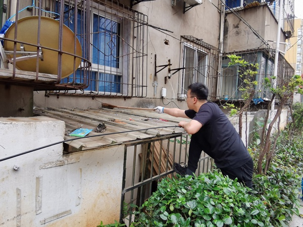 1622428734944917.jpg 南昌市政建設(shè)集團(tuán)開展我為群眾辦實(shí)事大掃除活動(dòng)6001.jpg