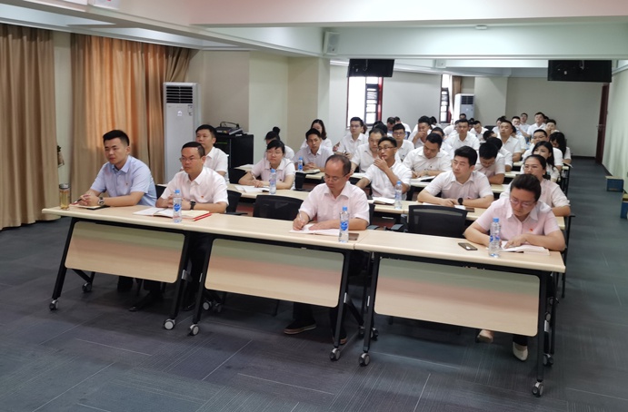 1632983018834058.jpg 南昌市政建設(shè)集團(tuán)舉行2021年黨員集中培訓(xùn)會6911.jpg