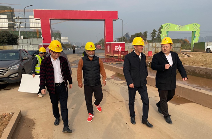 1639098833568872.jpg 南昌市政建設(shè)集團張世東前往南昌縣小藍快速化工程項目檢查指導691.jpg