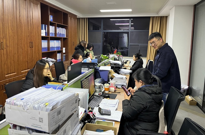 1644201574309751.jpg 2022年喜迎新春佳節(jié)財務(wù)部迎來一年最忙碌的時刻691.jpg