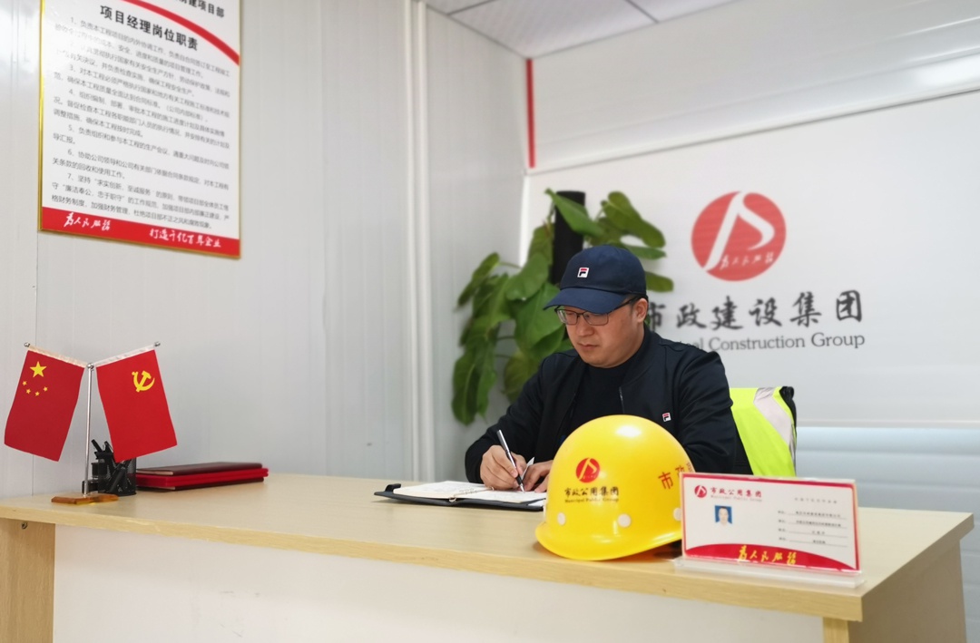 1646816061296522.jpg 南昌市政建設(shè)集團2021年優(yōu)秀中層汪曉洋.jpg