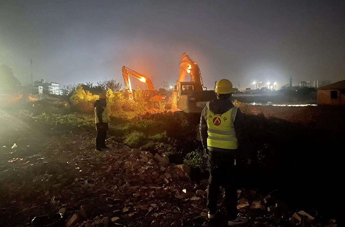 1649292872416472.jpg 清明假期 他們堅守項目建設一線2.jpg