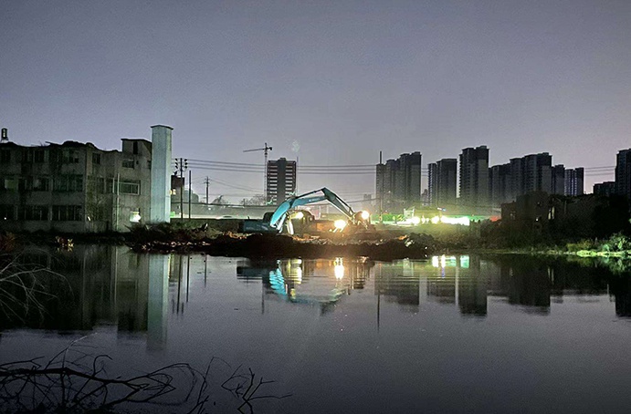 1649292878166774.jpg 清明假期 他們堅守項目建設一線3.jpg