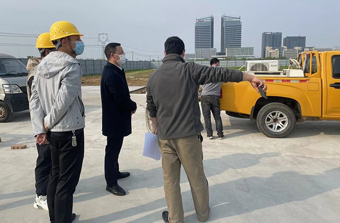 1650526479132763.jpg 付海華對唐人科技產(chǎn)業(yè)園項(xiàng)目進(jìn)行疫情防控工作檢查.jpg