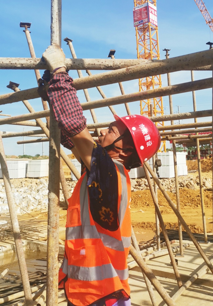 南昌市政建設(shè)者高溫酷暑忙施工趕進(jìn)度 南昌市政建設(shè)者高溫酷暑忙施工趕進(jìn)度