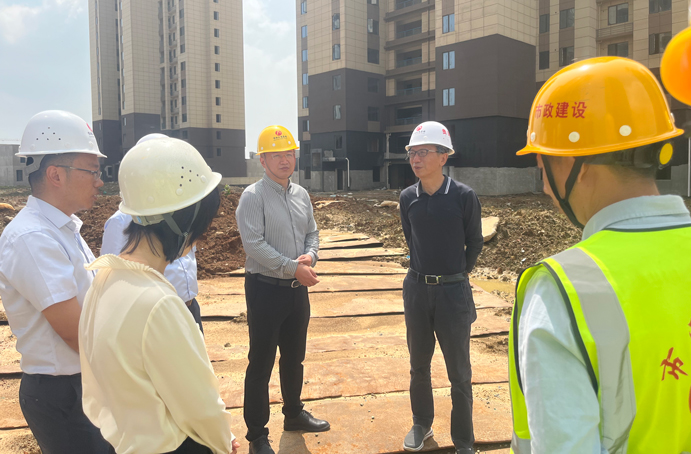 市政公用集團總工程師鄭學平到秦坊安置房項目調研 市政公用集團總工程師鄭學平到秦坊安置房項目調研