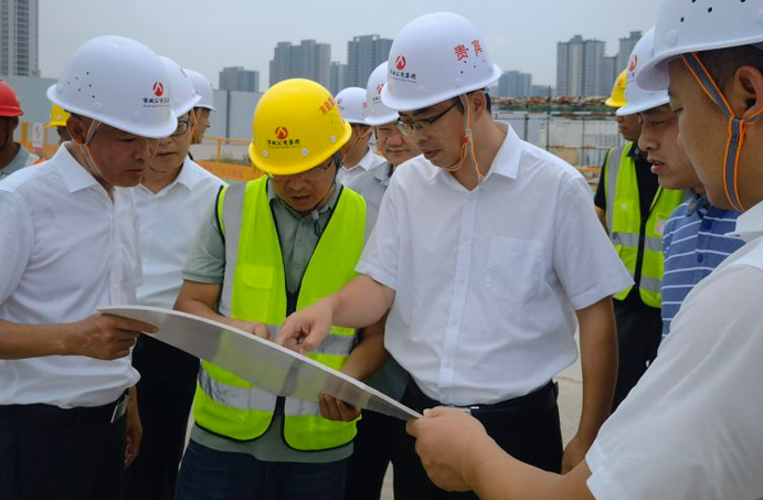市政公用集團副總經(jīng)理楊閑冬到我司杭政儲出(2023)4號地塊項目調(diào)研安全生產(chǎn)工作 市政公用集團副總經(jīng)理楊閑冬到我司杭政儲出(2023)4號地塊項目調(diào)研安全生產(chǎn)工作