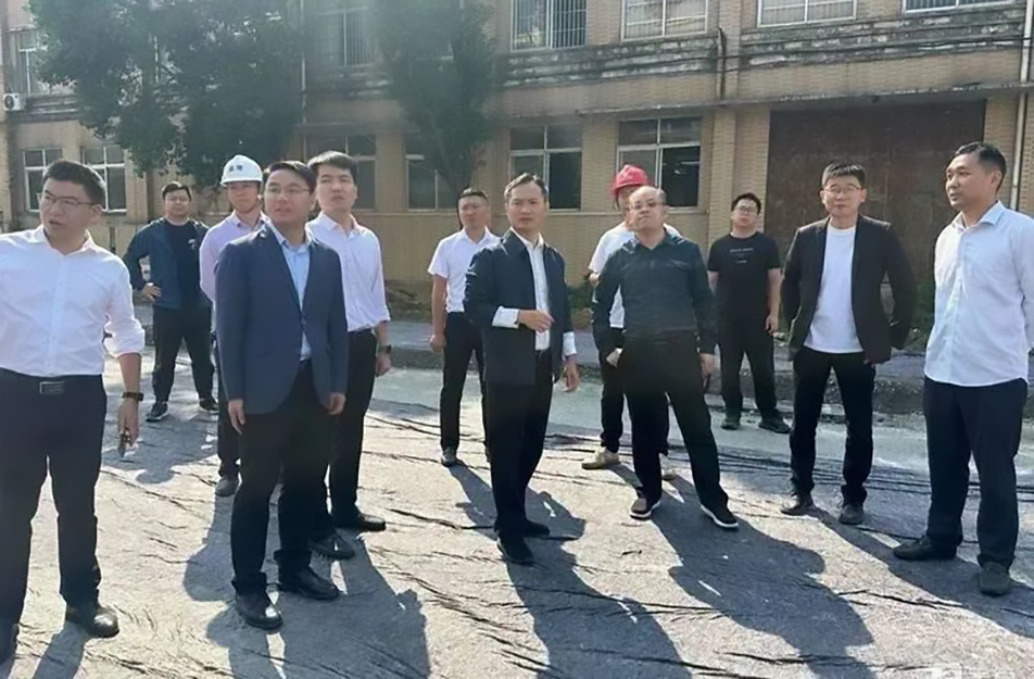 青山湖區(qū)區(qū)長楊育星到青山湖區(qū)九條路項目調研