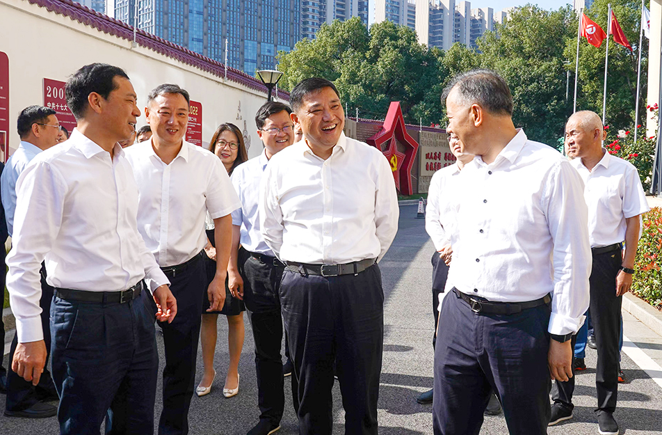 市人大常委會(huì)主任李鎮(zhèn)發(fā)率調(diào)研組到公司調(diào)研基層立法聯(lián)系點(diǎn)工作開展情況 市人大常委會(huì)主任李鎮(zhèn)發(fā)率調(diào)研組到公司調(diào)研基層立法聯(lián)系點(diǎn)工作開展情況