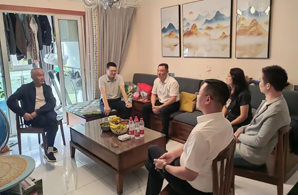 常吹廉潔風(fēng) 當(dāng)好廉內(nèi)助 公司持續(xù)開展廉政家訪 常吹廉潔風(fēng) 當(dāng)好廉內(nèi)助 公司持續(xù)開展廉政家訪