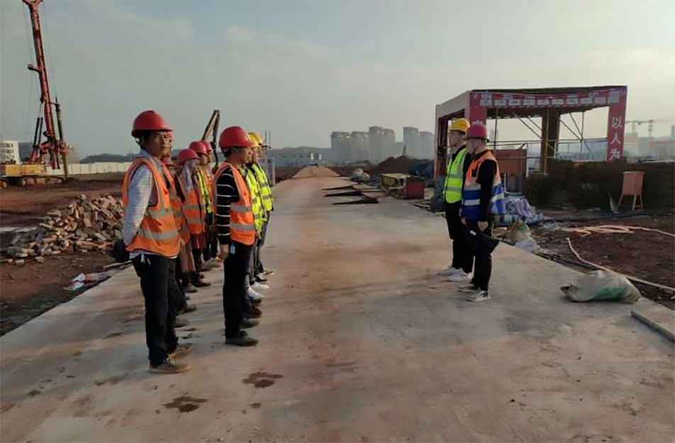 公司各在建項(xiàng)目于1月15日組織開展專項(xiàng)班前安全早會 公司各在建項(xiàng)目于1月15日組織開展專項(xiàng)班前安全早會