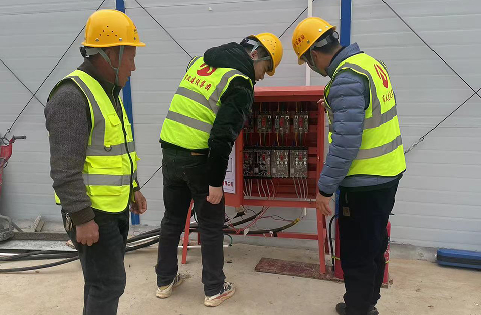 應對低溫雨雪冰凍天氣 市政建設人在行動 應對低溫雨雪冰凍天氣 市政建設人在行動