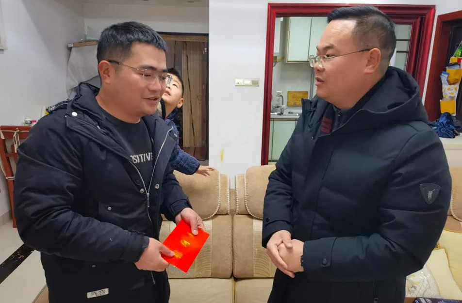 南昌市政建設集團開展2024年春節(jié)“送溫暖”走訪慰問行動 南昌市政建設集團開展2024年春節(jié)“送溫暖”走訪慰問行動