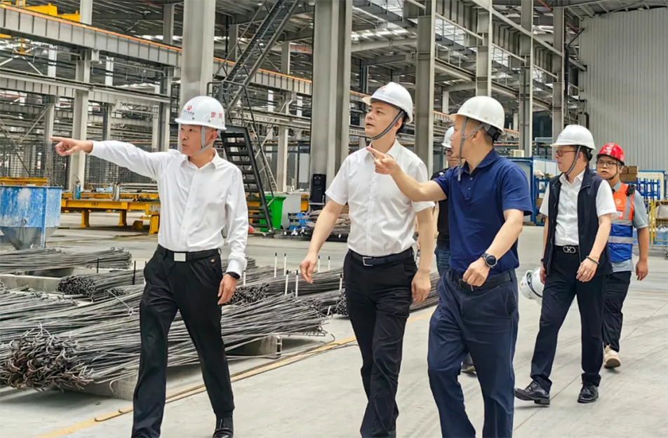 葛威敏到綠色產(chǎn)業(yè)園、新建區(qū)人民醫(yī)院二部項目調研