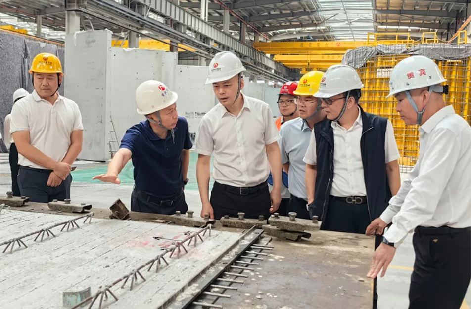 葛威敏到綠色產(chǎn)業(yè)園、新建區(qū)人民醫(yī)院二部項目調研