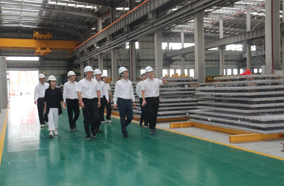 市政公用集團(tuán)黨委書記、董事長萬義輝到市政綠色建材科技產(chǎn)業(yè)園調(diào)研指導(dǎo)投產(chǎn)前工作