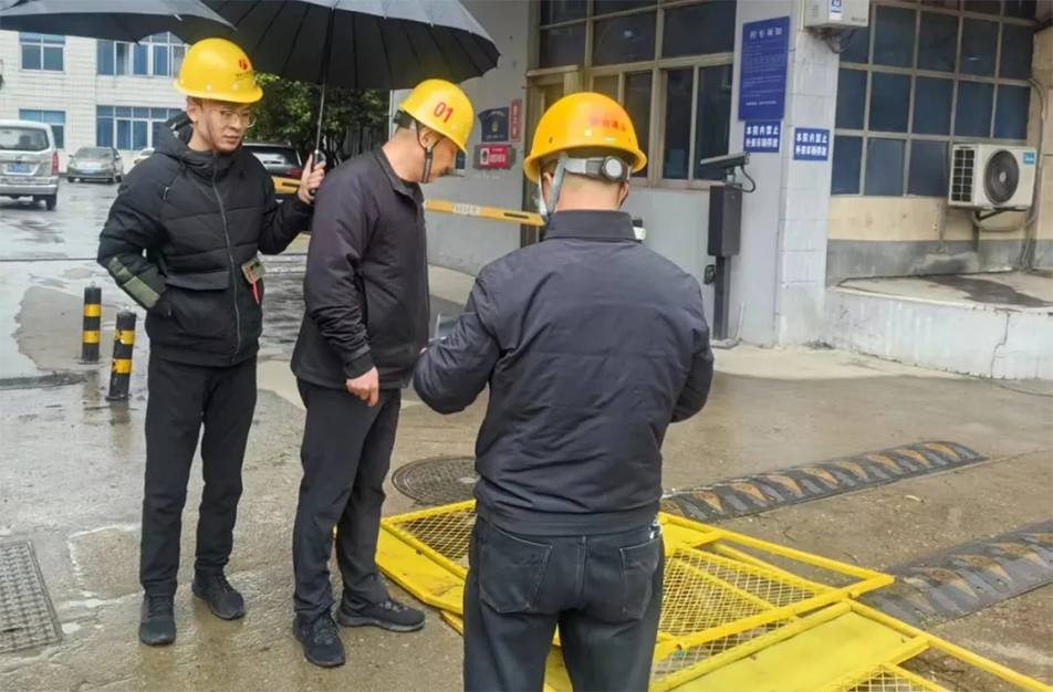 徐旭調(diào)研南昌縣小藍(lán)大道、青云譜污水接駁工程｜施工進(jìn)度與安全文明管理