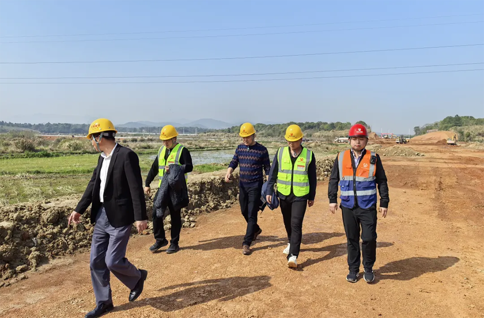 周天奇帶隊(duì)開(kāi)展“五查五訪(fǎng)”監(jiān)督行動(dòng) 嚴(yán)查四風(fēng)問(wèn)題與安全生產(chǎn) 周天奇帶隊(duì)開(kāi)展“五查五訪(fǎng)”監(jiān)督行動(dòng) 嚴(yán)查四風(fēng)問(wèn)題與安全生產(chǎn)